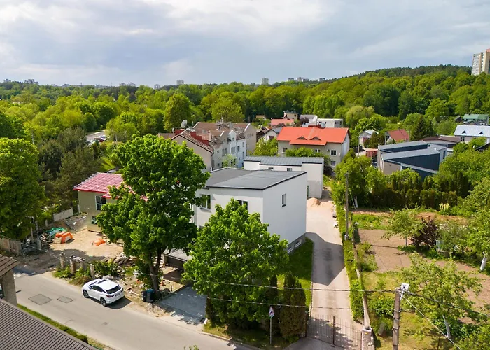 Дом С Парковкой, Близко К Центру